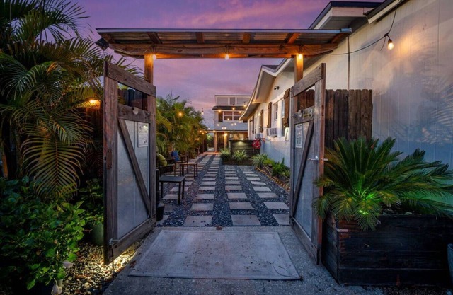Private Studio Outdoor Deck + Parking