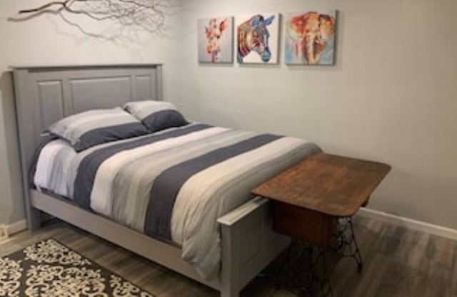 Private studio retreat. Walkable neighborhood.