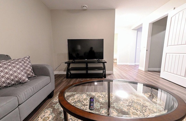 Private Suite | Free WIFI | Smart TV | Long Stays