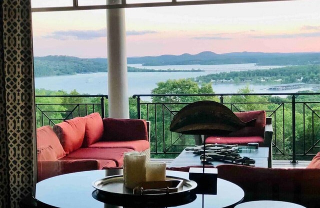 PRIVATE Table Rock pool/hot tub/golf 16ppl