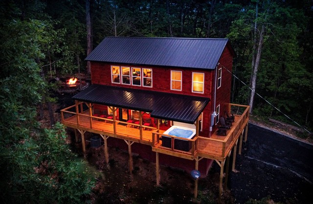 Private, Top Location, VIEWS: Quiet Mountain Top Cabin!