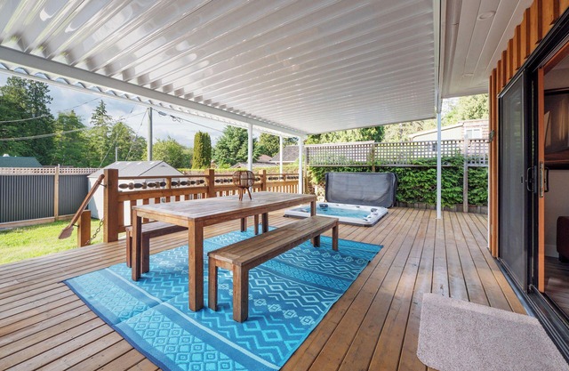 Private, tranquil, luxurious home away from home. Steps to beach & walk to town.