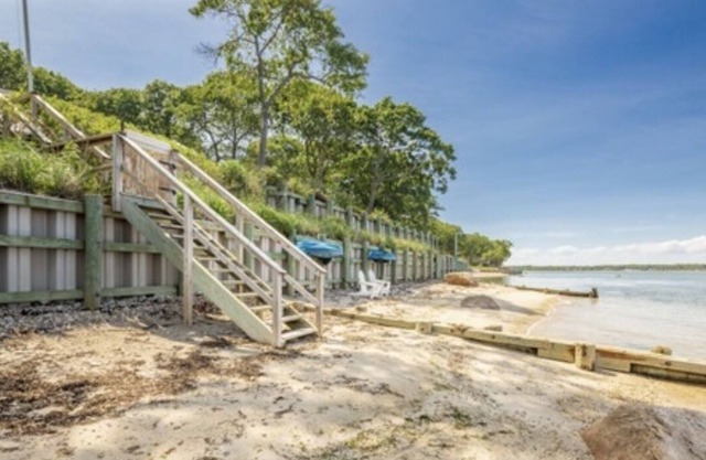 Private beach, Resort House & Guest House: 6 Primary Bedroom Suites and pool !