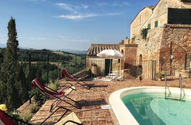 Private Villa with A/C, WIFI, private pool, TV, patio, panoramic view, parking, close to Montalcino