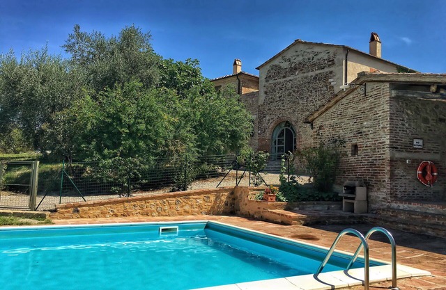 Private Villa with A/C, WIFI, private pool, TV, patio, panoramic view, parking, close to Montalcino