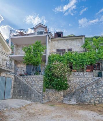 Private Viewpoint Apartments