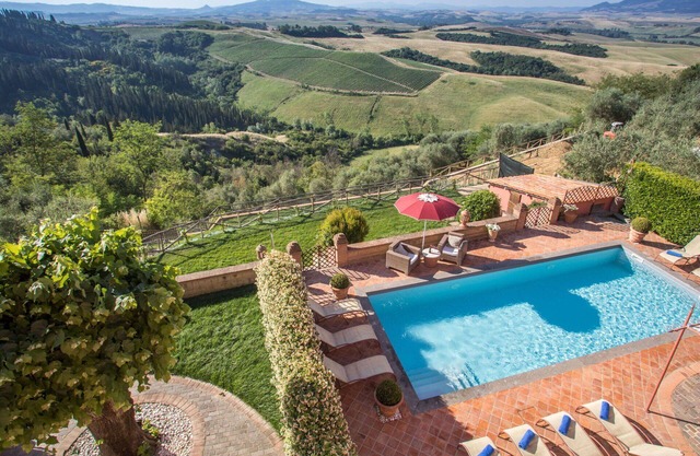 Private Villa with A/C, WIFI, private pool, TV, terrace, pets allowed, panoramic view, parking
