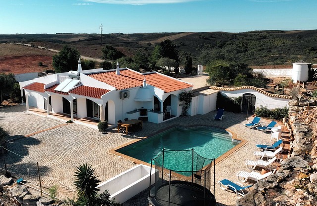 Private villa with pool, with stunning views near beaches