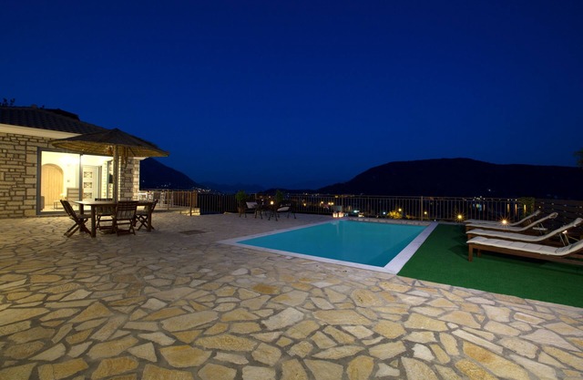 Private villa with swimming pool, panoramic sea views, bbq, near Nidri