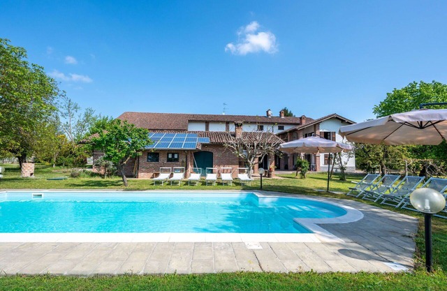 Private Villa with WIFI, hot tub, private pool, TV, patio, pets allowed, panoramic view, parking