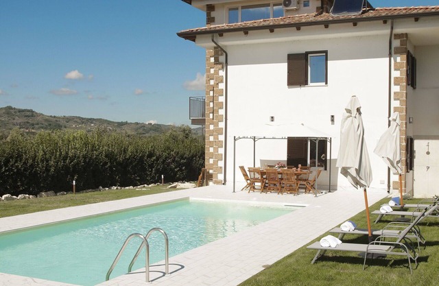 Private Villa with WIFI, A/C, private pool, TV, patio, pets allowed, panoramic view, parking