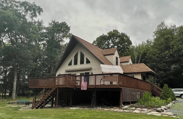Private, Woodsy Getaway Chalet Close to Wallenpaupack