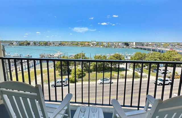 Private Wrightsville Beach Retreat - Channel View!