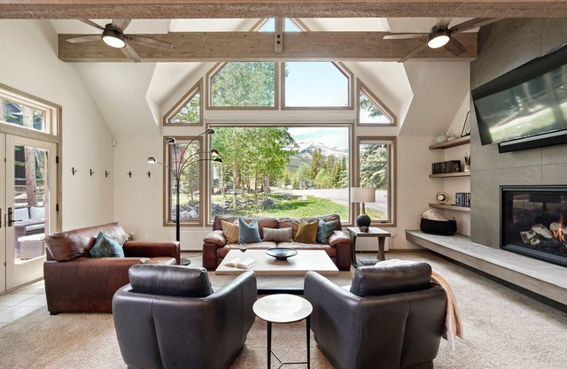 ⭐️ PrivateHome w/Hot Tub, Stunning Views, Family & Pet Friendly FreeWntr Shuttle