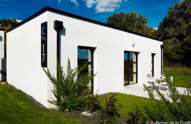 Privatif family cottage, heated and covered swimming pool next to a huge forest