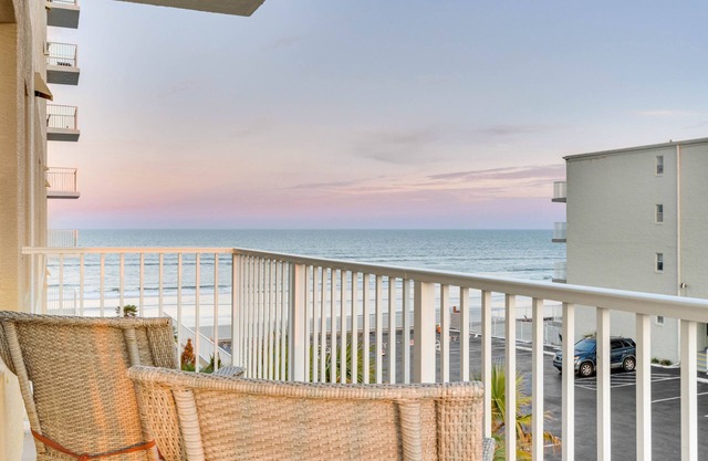 Professionally Decorated Luxury Oceanview Condo