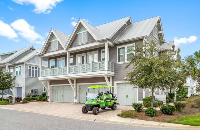 PROMINENCE 30A NEW 6-SEATER GOLF CART END LOCATION/NEAR POOL