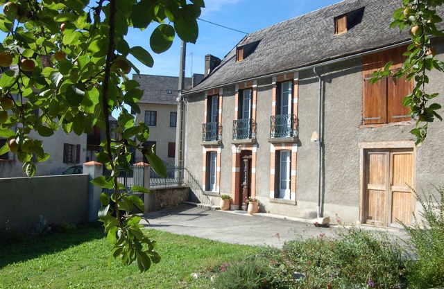 Property with enclosure and view of the surrounding reliefs
