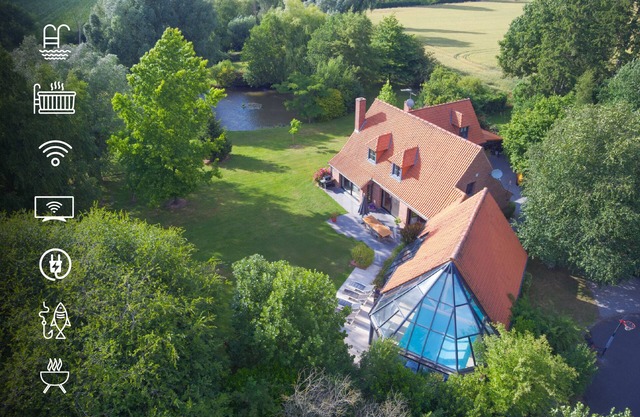 Propriété de Charme Tout Confort Avec Piscine Intérieure; Jacuzzi