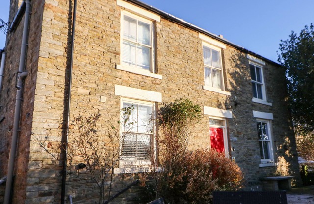 PROSPECT HOUSE, pet friendly, character holiday cottage in Rookhope