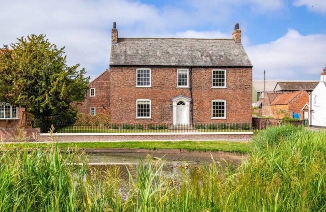 Prospect House sleeps 14, dog friendly