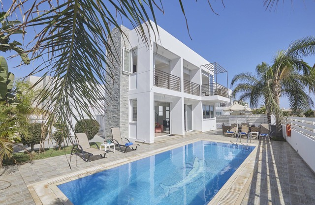 Protaras Pearl Villa PE17 - a villa that sleeps 6 guests in 3 bedrooms