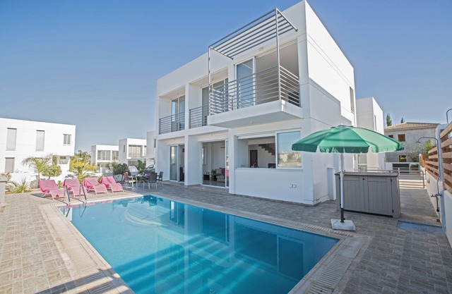 Protaras Pearl Villa PE16 - a villa that sleeps 6 guests in 3 bedrooms