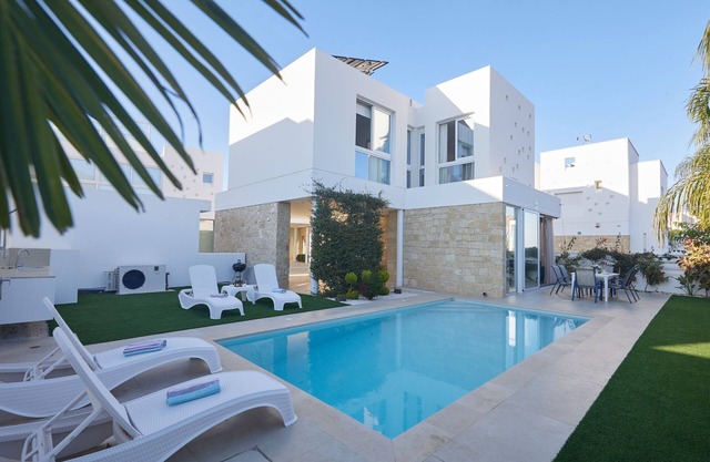 Protaras Vie Bleu Villa VB8 - a villa that sleeps 7 guests in 3 bedrooms