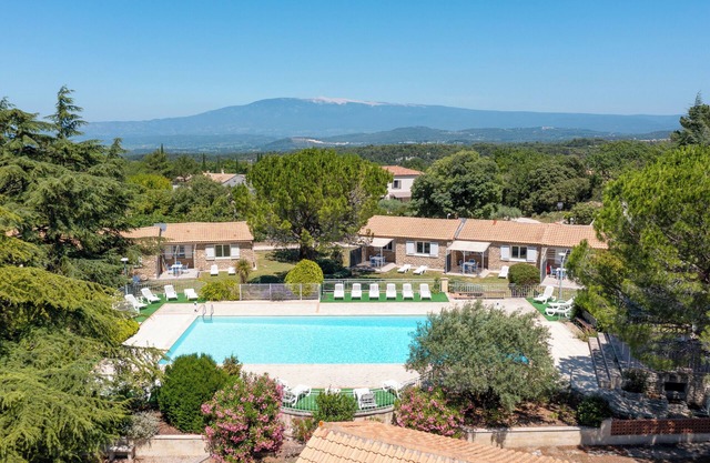 Provençal stone T3 cottage in a tourist residence