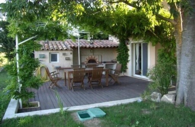 Provencal farmhouse in the countryside Arlesienne - Heated pool