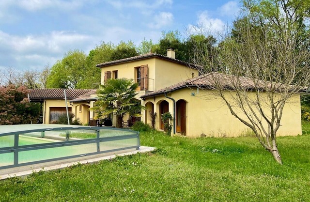 Provencal villa with indoor pool, 10 minutes from Sarlat