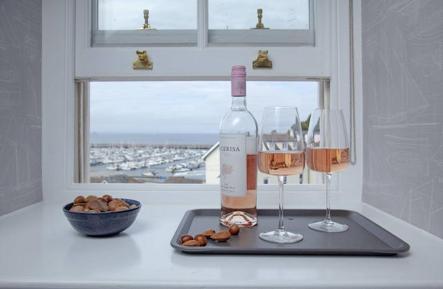 Provident, Maritime Suites - Free Wi-Fi, Smart TV, Freestanding Bath, Sea View