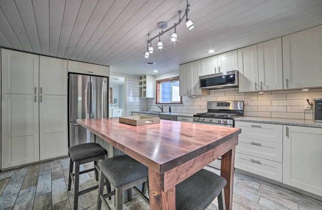 Prudenville Retreat w/Yard ~ 1 Mi to Lake!