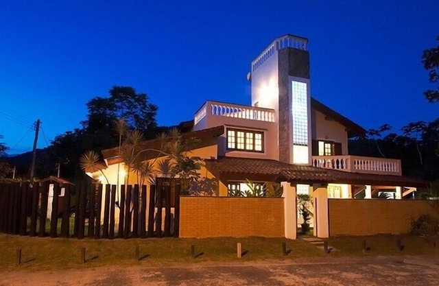 Prumirim condominium house - near the beach crossing Jundu vegetation.