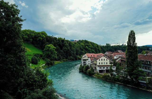 Pruneyard area business hotel just steps from VTA light rail