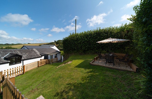 Puffin Cottage - Countryside cottage with a pool