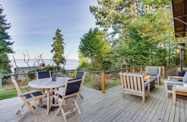 Puget Sound Cottage w/Private Community Beach!