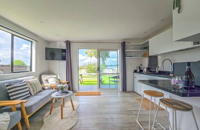 Pukehina Estuary Essence Studio