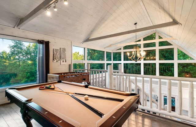 Pup-friendly, games & secluded hot tub! 4mi to Pigeon Forge, 8mi to Gatlinburg!