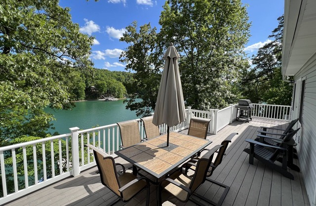 Pura Vida: Updated Norris Lakefront Home with Private Covered Dock