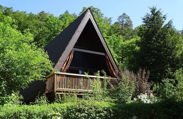 Pure nature: bright comfort house between bathing lake and forest, with a sunny XXL loggia