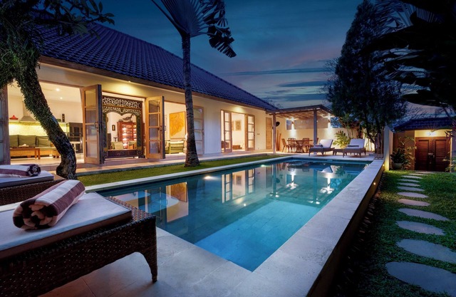 Puri Pura; fully serviced 4 bedroom villa, central Canggu, close to the beach.