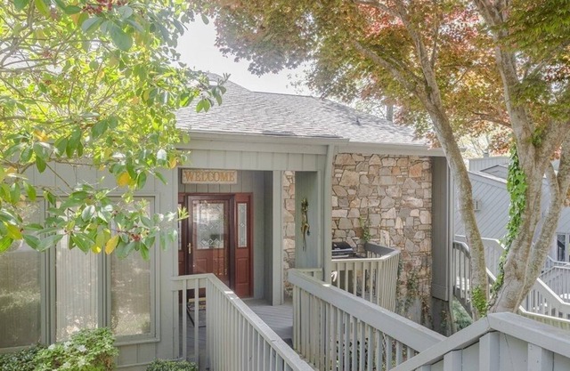 Quail Cove 1704 at Rumbling Bald