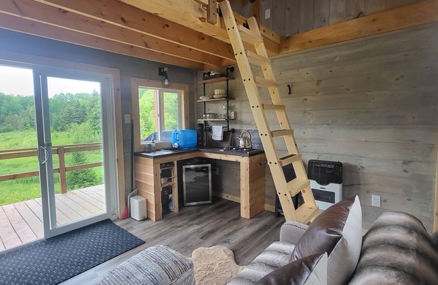 Quaint 1-bedroom cabin South of Sudbury