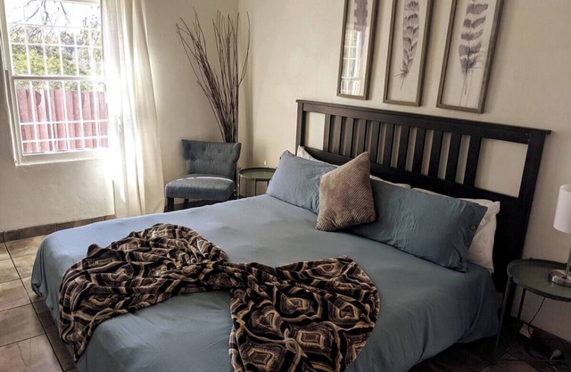 Quaint 2 Master Bedroom Apartment close to everything in San Diego