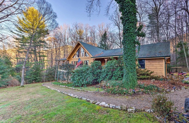 Quaint Apt ~ 5 Miles to Appalachian Trail & Lake!