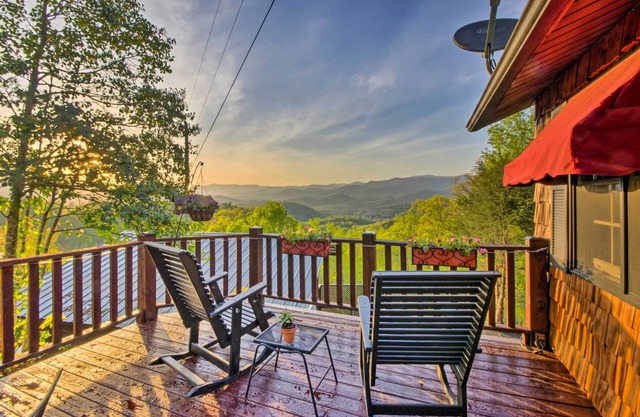 Quaint Bryson City Cottage w/Smoky Mountain Views