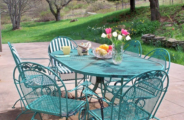Quaint Country Farm House On 20 Acres, 25 minutes to Bethel Woods (Woodstock)!
