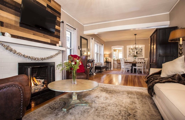 Quaint downtown 1920's bungalow in the Historic Old North End neighborhood