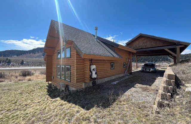 Quaint Flyfishing cabin with WiFi near West Yellowstone